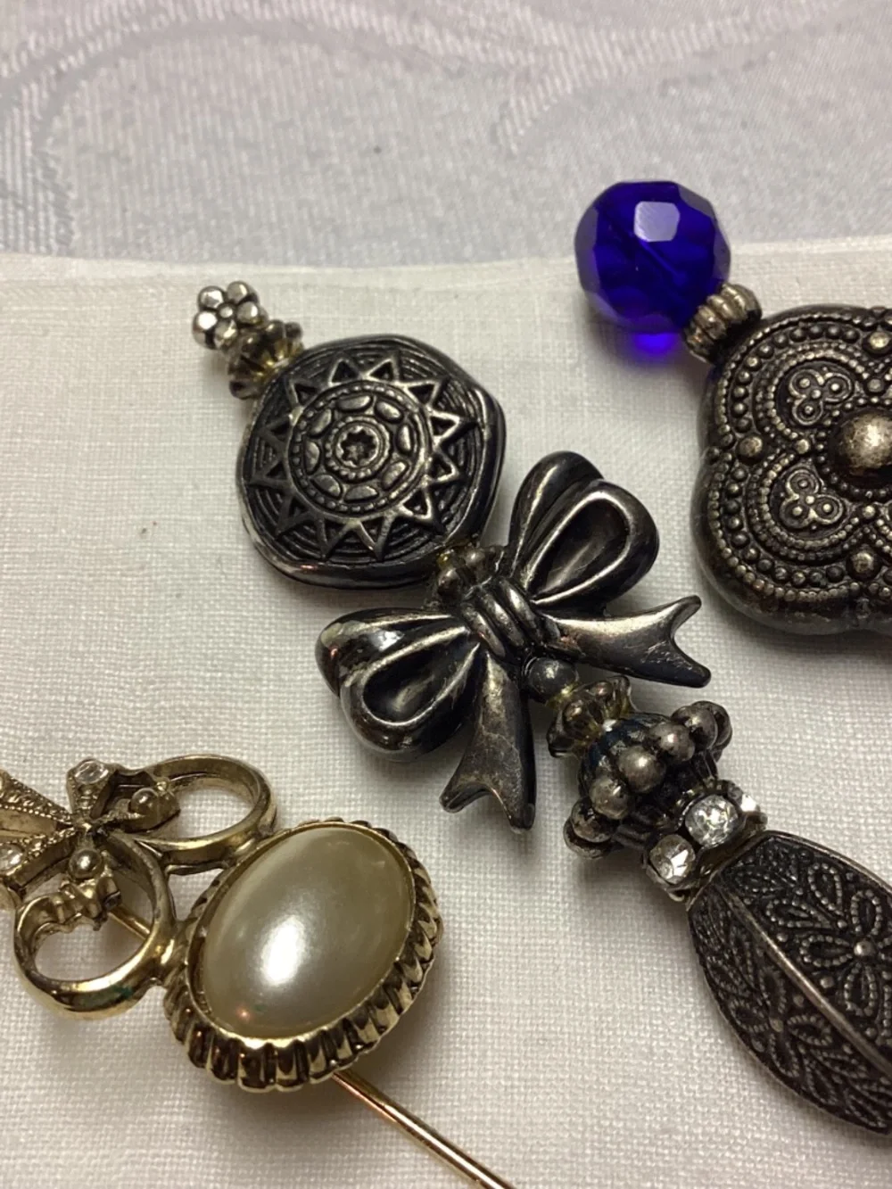 Hat pins. BROOCH. SCARF PIN. UNIQUE 3 PIECE LOT.
